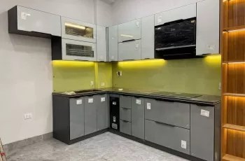 8. Tủ bếp inox cánh kính bền đẹp, hiện đại tại Nội Thất Ngọc Thịnh